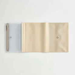 Daigo | Funda Estuche de Plástico Isshoni A6 Beige