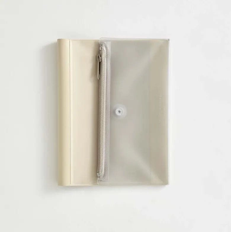 Daigo | Funda Estuche de Plástico Isshoni A6 Beige