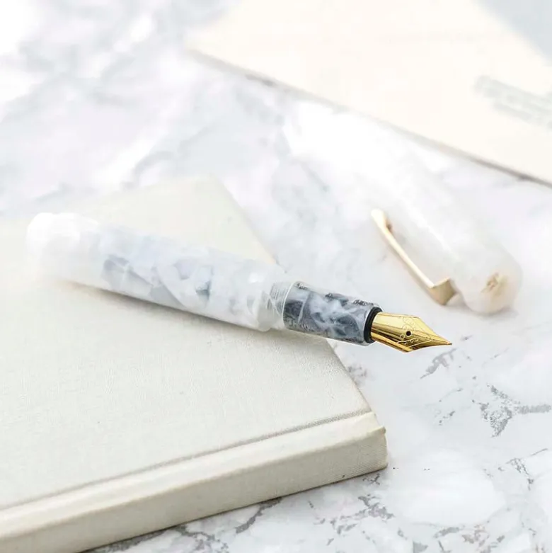 Hightide | Pluma Estilográfica Marbled Attaché White (F)