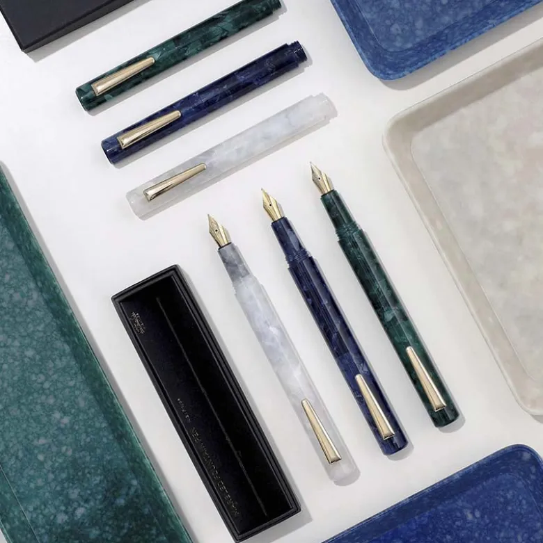 Hightide | Pluma Estilográfica Marbled Attaché White (F)