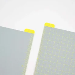 Hobonichi | Plantilla de Escritura Pencil Board Weeks Ice Gray x Yellow