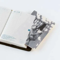 Hobonichi | Plantilla de Escritura Pencil Board A6 Akiko Miyakoshi (Sunny Day)